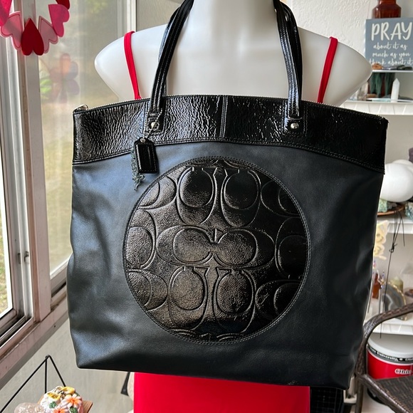 NEW COACH LAURA SIGNATURE gorgeous black leather zipper tote - Picture 1 of 9